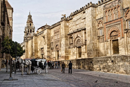 Mezquita in Cordoba mit Kutsche